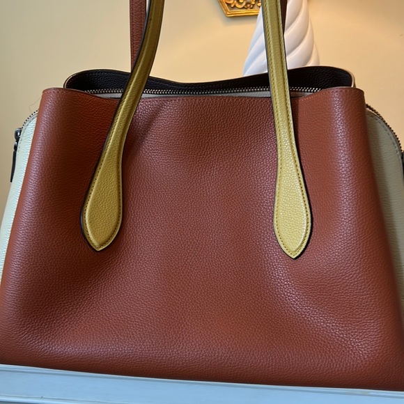 Lora Carryall In Colorblock Signature - Picture 2 of 8